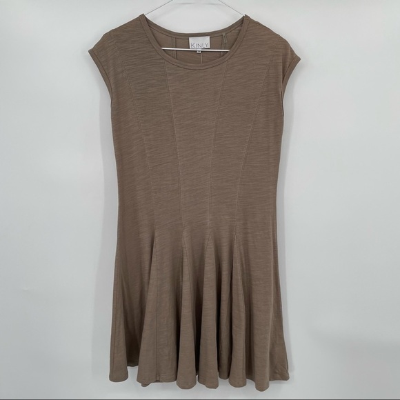 Kinly Dresses & Skirts - NEW! Kinly Swing Hem Taupe Dress